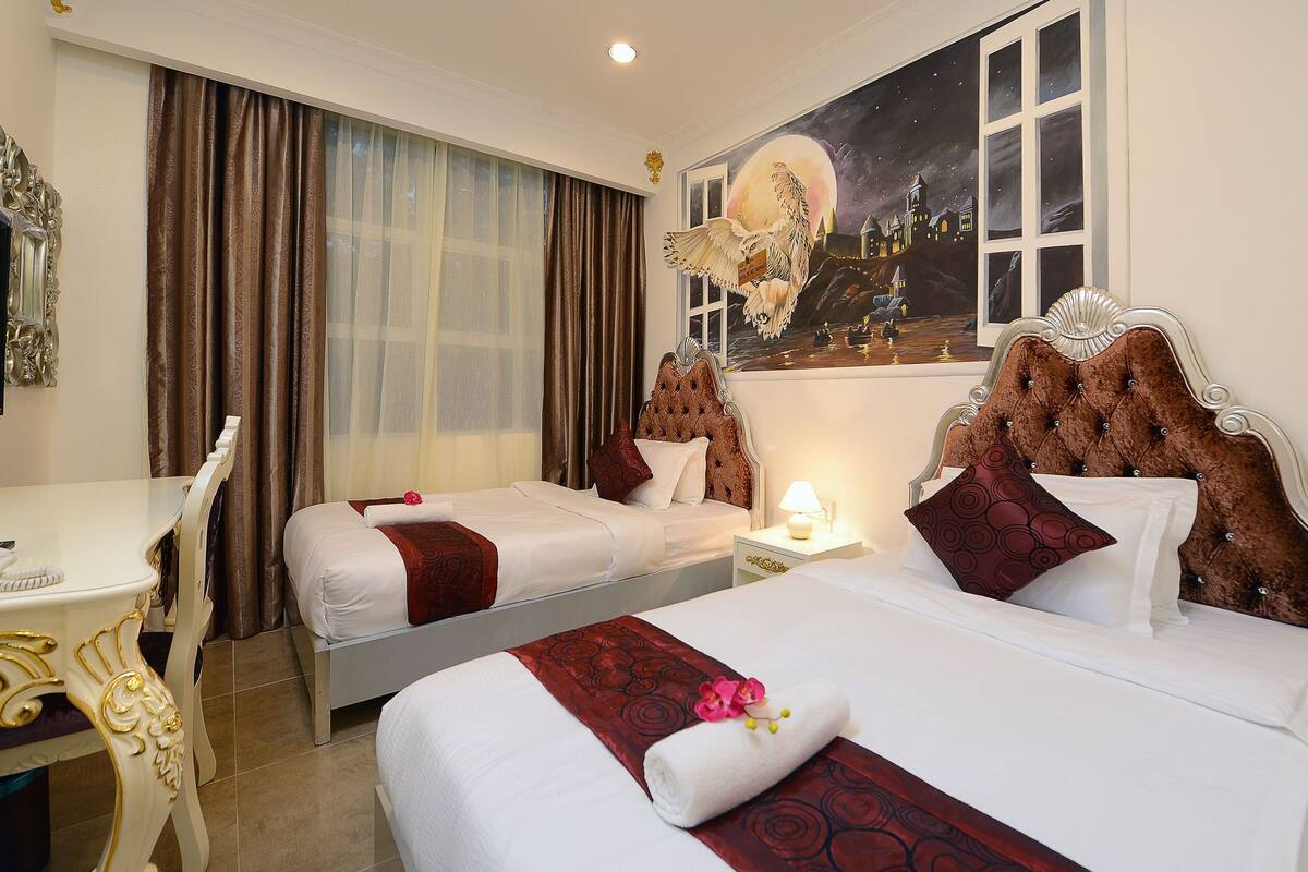 Art Twin Deluxe | Desk, iron/ironing board (on request), rollaway beds, free WiFi