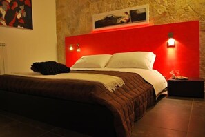 Double Room | In-room safe, desk, cribs/infant beds, rollaway beds