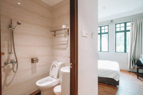 Deluxe Double With View | Baño | Regadera, amenidades de baño gratuitas, toallas