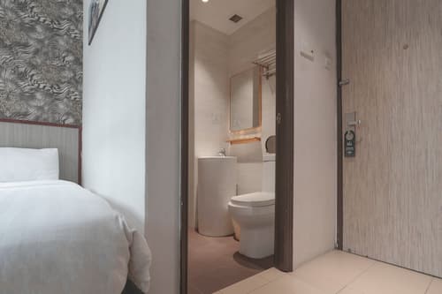 Deluxe Twin With View | Salle de bain | Douche, articles de toilette (gratuits), serviettes fournies