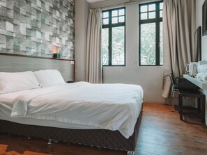 Desk, laptop workspace, blackout curtains, free WiFi - The Noble Hotel (Singapore)