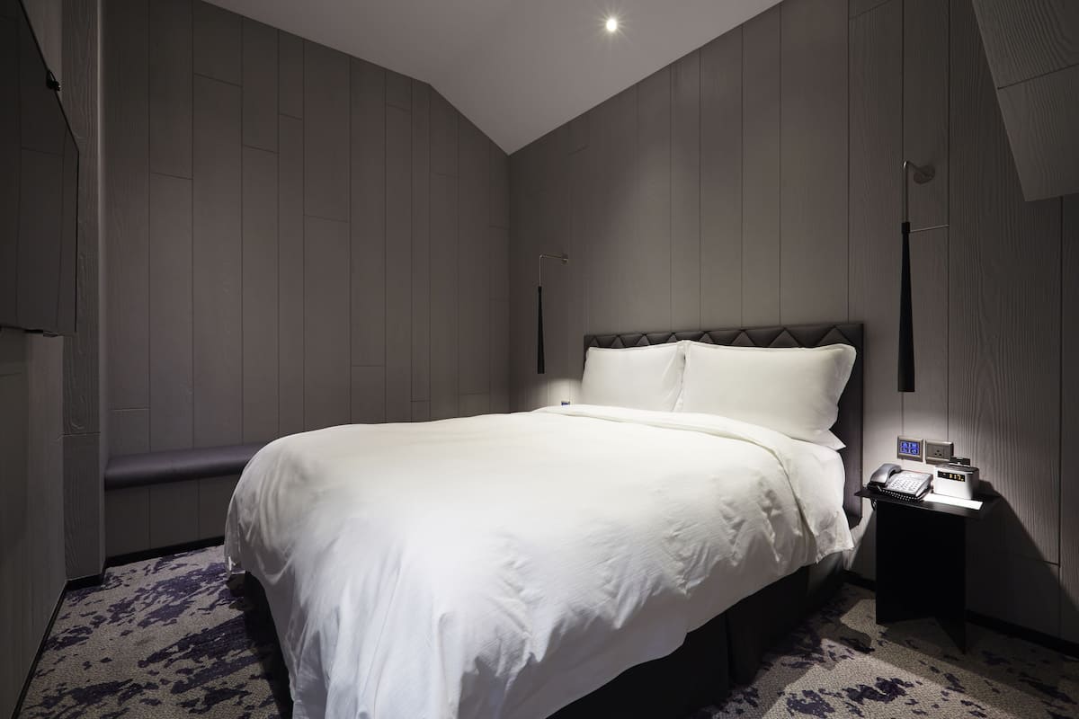 Luxury Loft, Balcony, City View (Penthouse) | 1 bedroom, premium bedding, in-room safe, desk