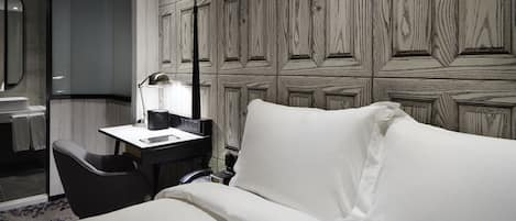 1 bedroom, premium bedding, in-room safe, desk