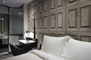 Standaard tweepersoonskamer, 1 tweepersoonsbed (Charm Room) | Luxe beddengoed, een kluis op de kamer, een bureau