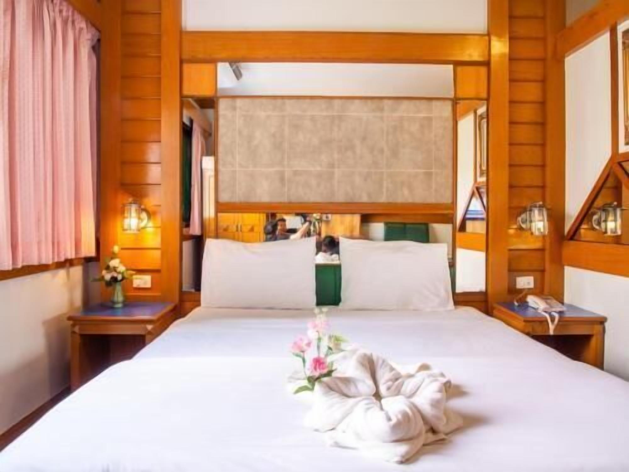 In-room safe, desk, free WiFi, bed sheets