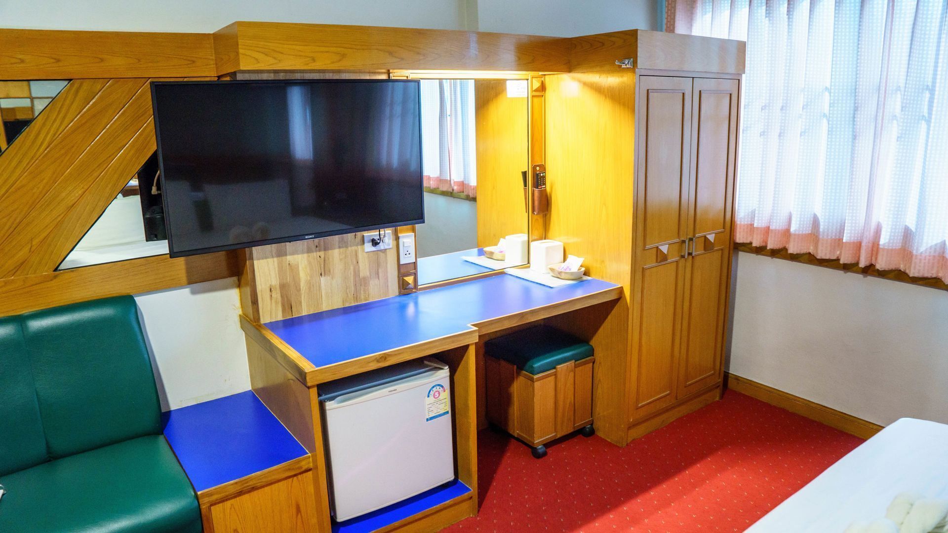 In-room safe, desk, free WiFi, bed sheets