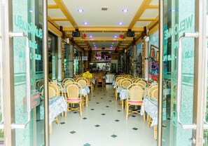 Breakfast, lunch, dinner served; Thai cuisine  - Siri Hotel (Nakhon Ratchasima)