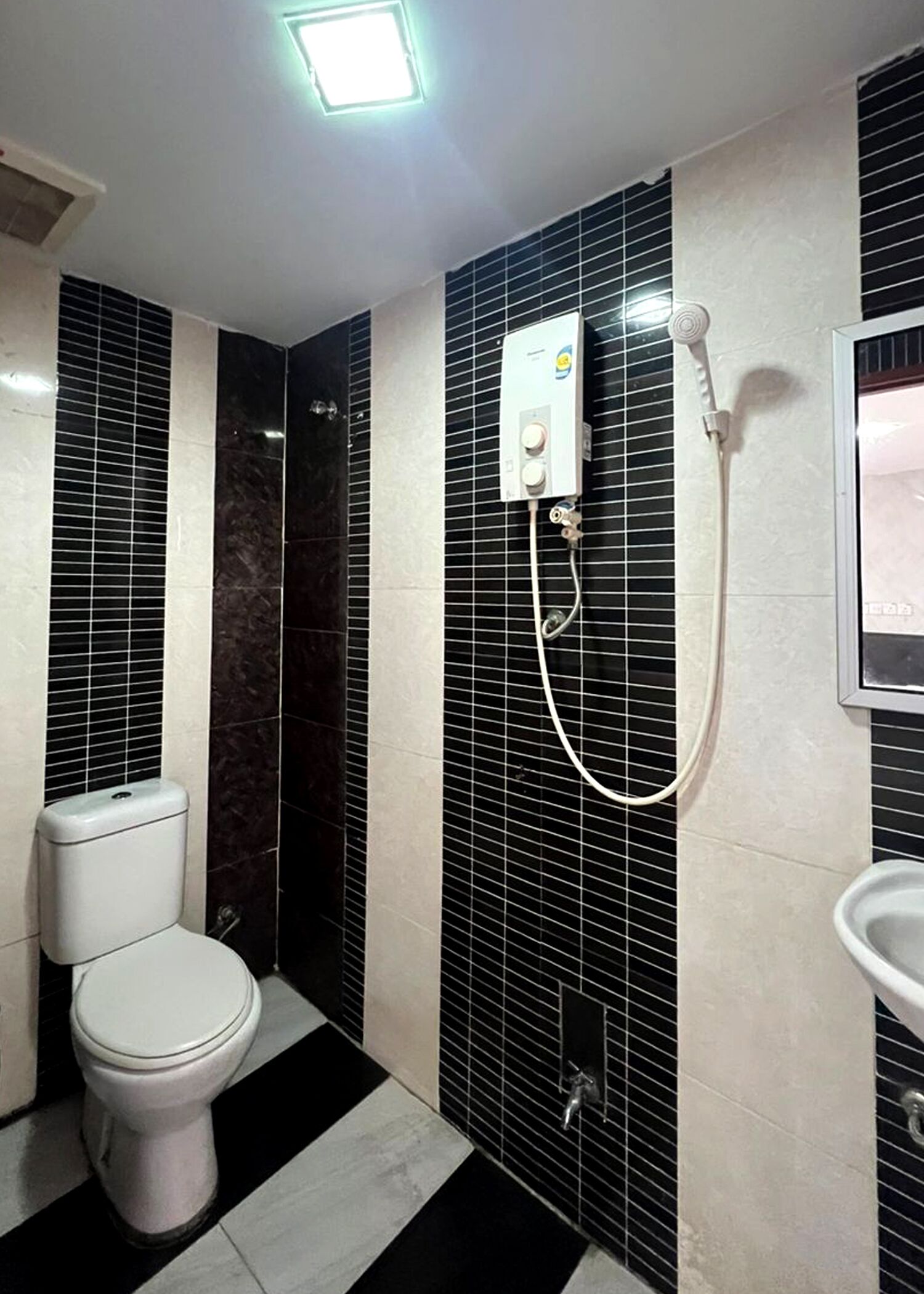 quad room | bathroom | shower, free toiletries, towels