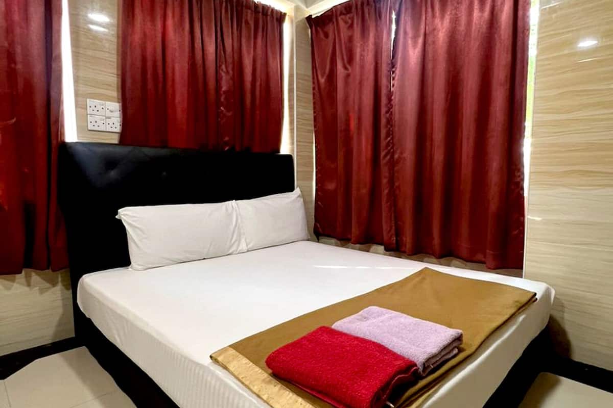 Double Room | Desk, iron/ironing board, free WiFi
