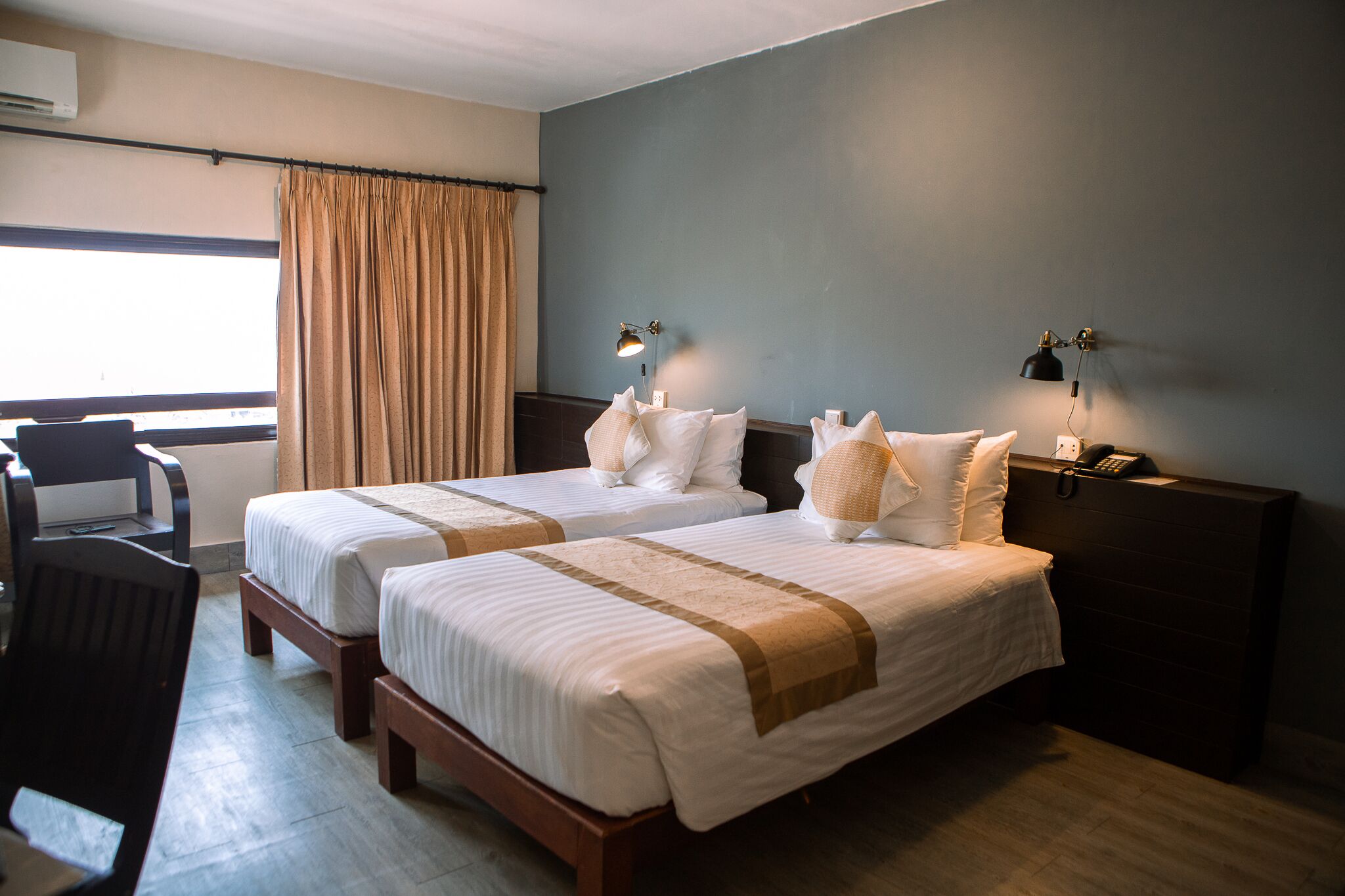 deluxe double or twin room | bathroom | shower, free toiletries, towels