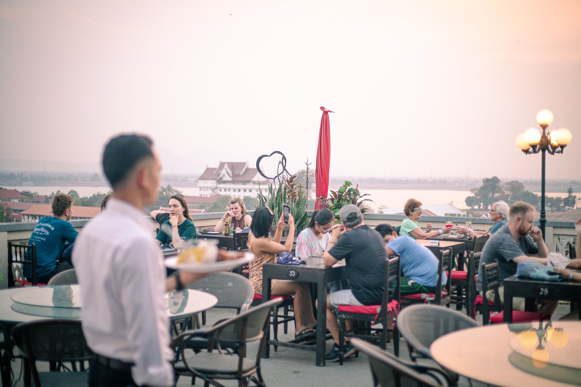 2 restaurants, breakfast, lunch, dinner served; international cuisine