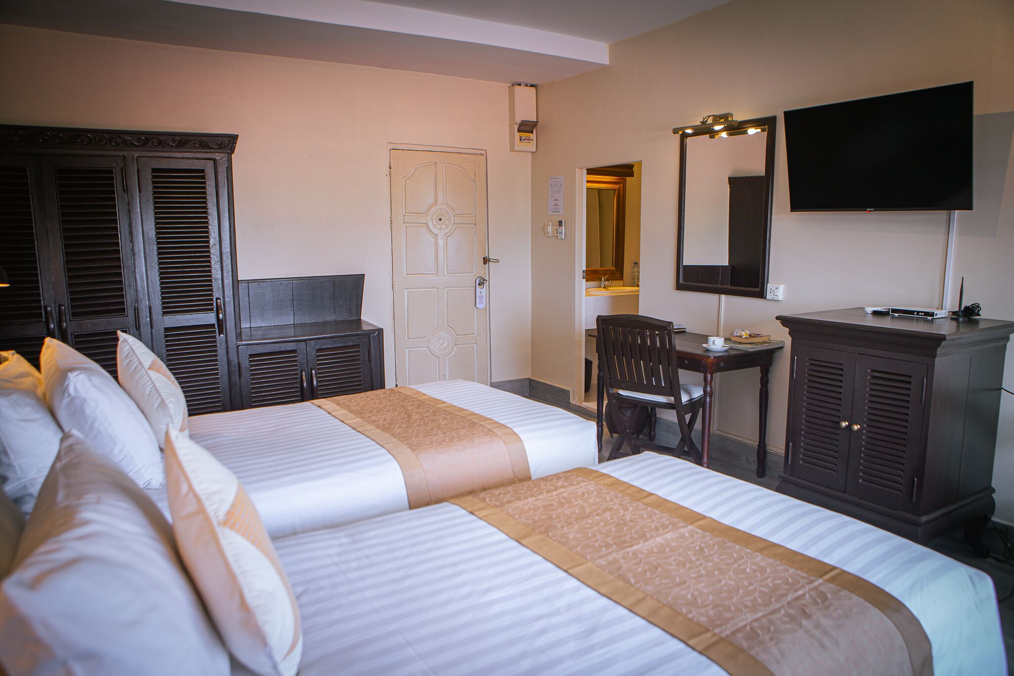 deluxe double or twin room | 1 bedroom, minibar, in-room safe, desk