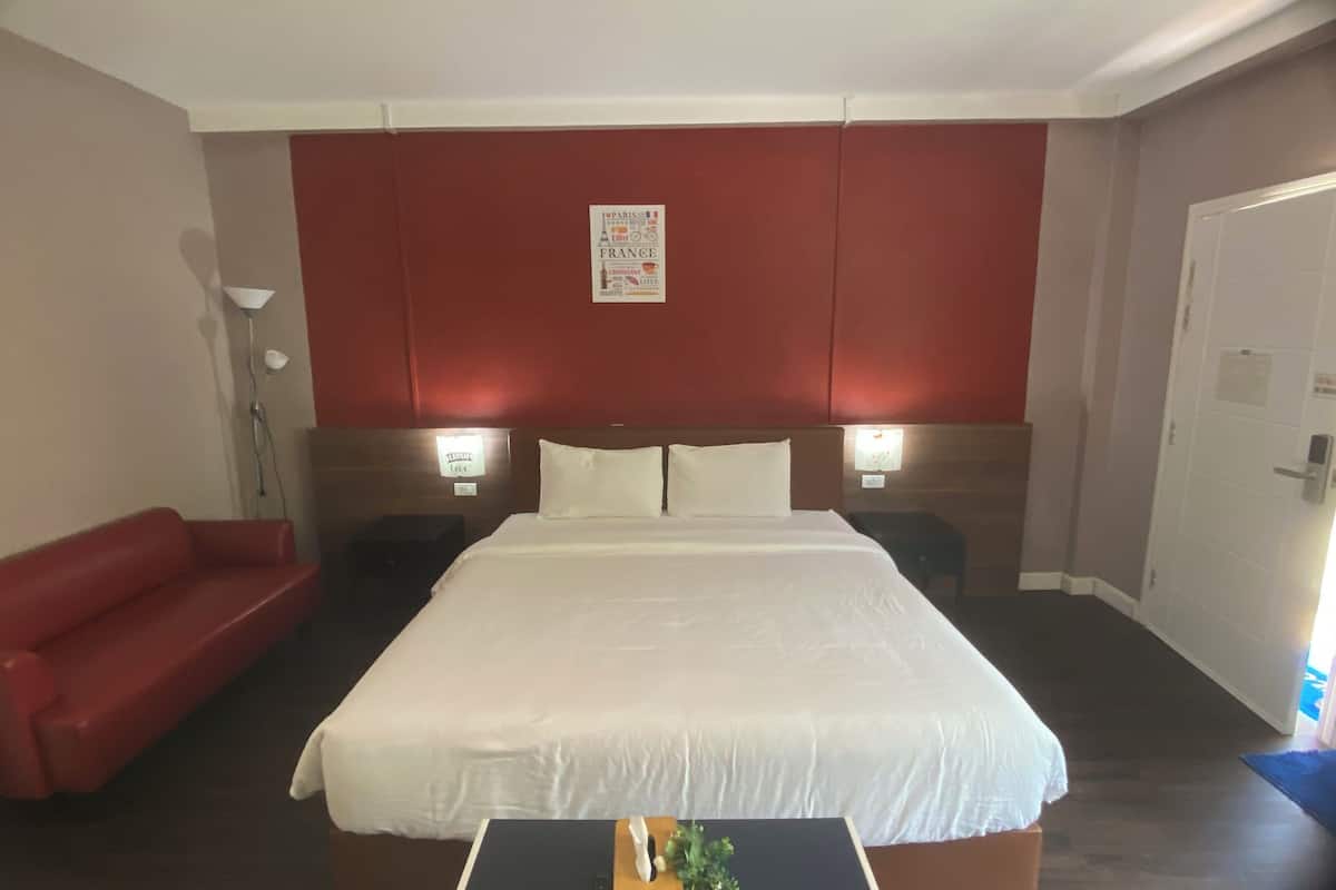 Individually decorated, desk, blackout curtains, free WiFi