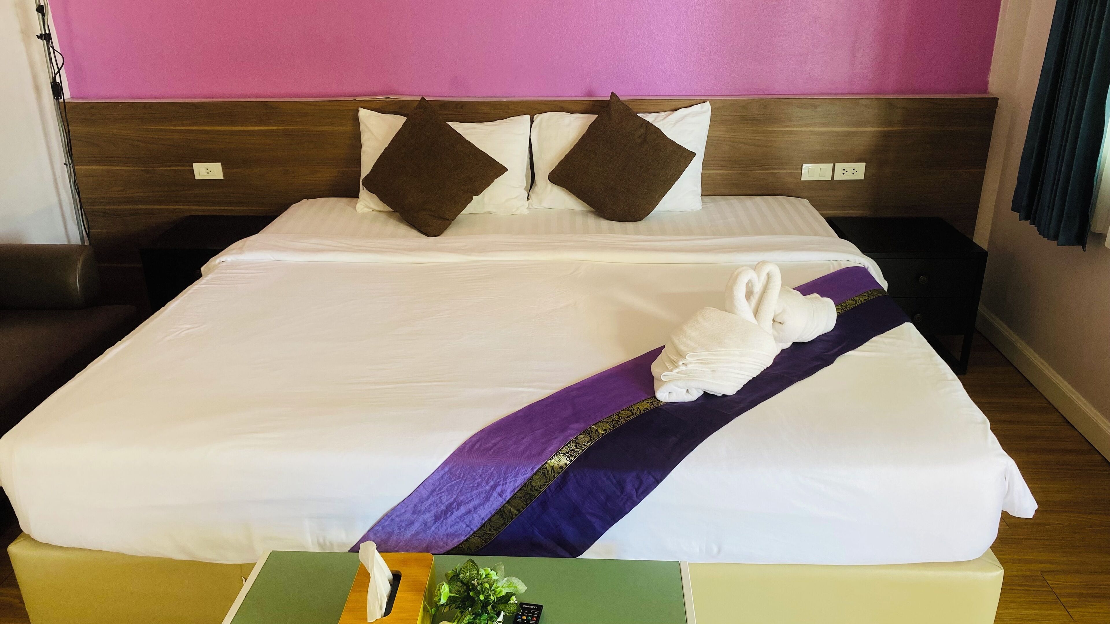 Garden Pavilion - Double | Yksilöllisesti sisustettu, työpöytä, pimennysverhot, ilmainen Wi-Fi