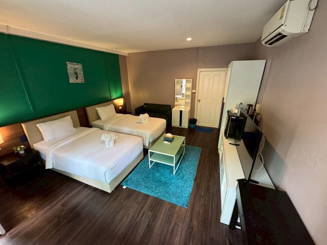 Individuell dekoriert, Schreibtisch, Verdunkelungsvorhänge