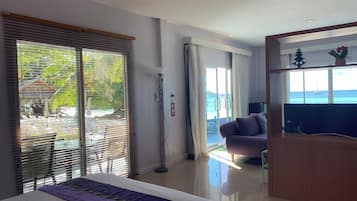 Deluxe tweepersoonskamer | Individueel gedecoreerd, een bureau, verduisterende gordijnen