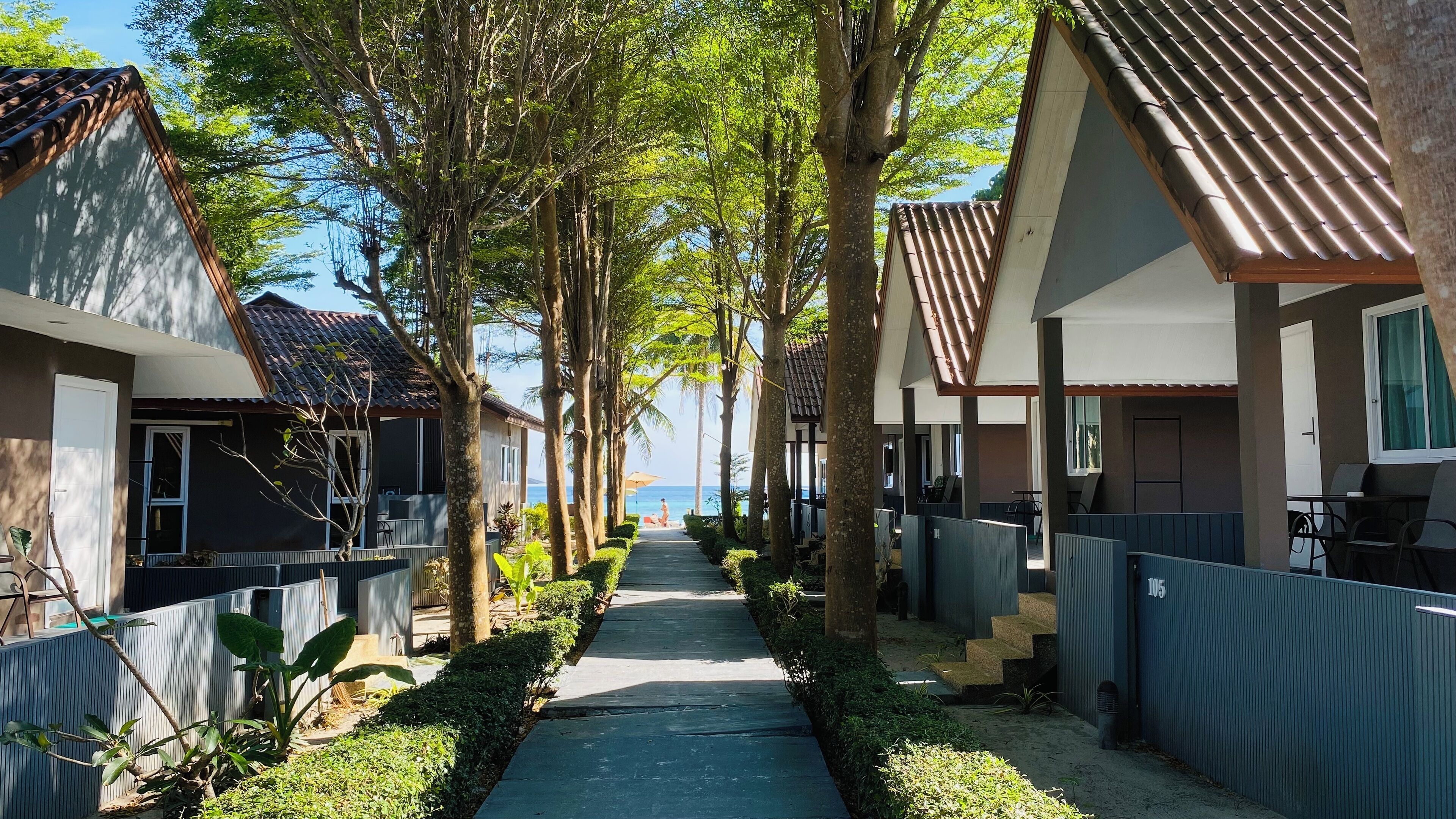 Individuell dekoriert, Schreibtisch, Verdunkelungsvorhänge