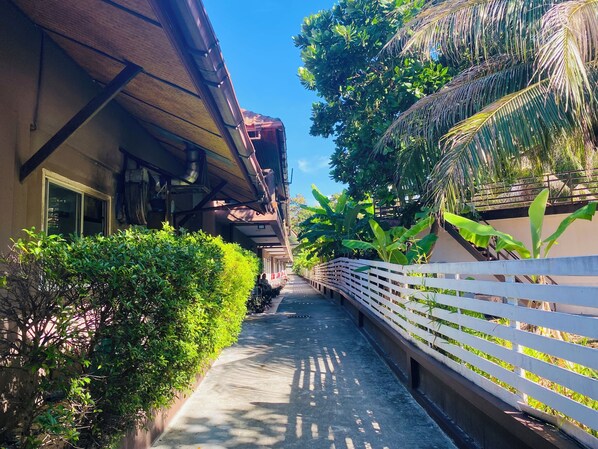 Individually decorated, desk, blackout drapes, free WiFi