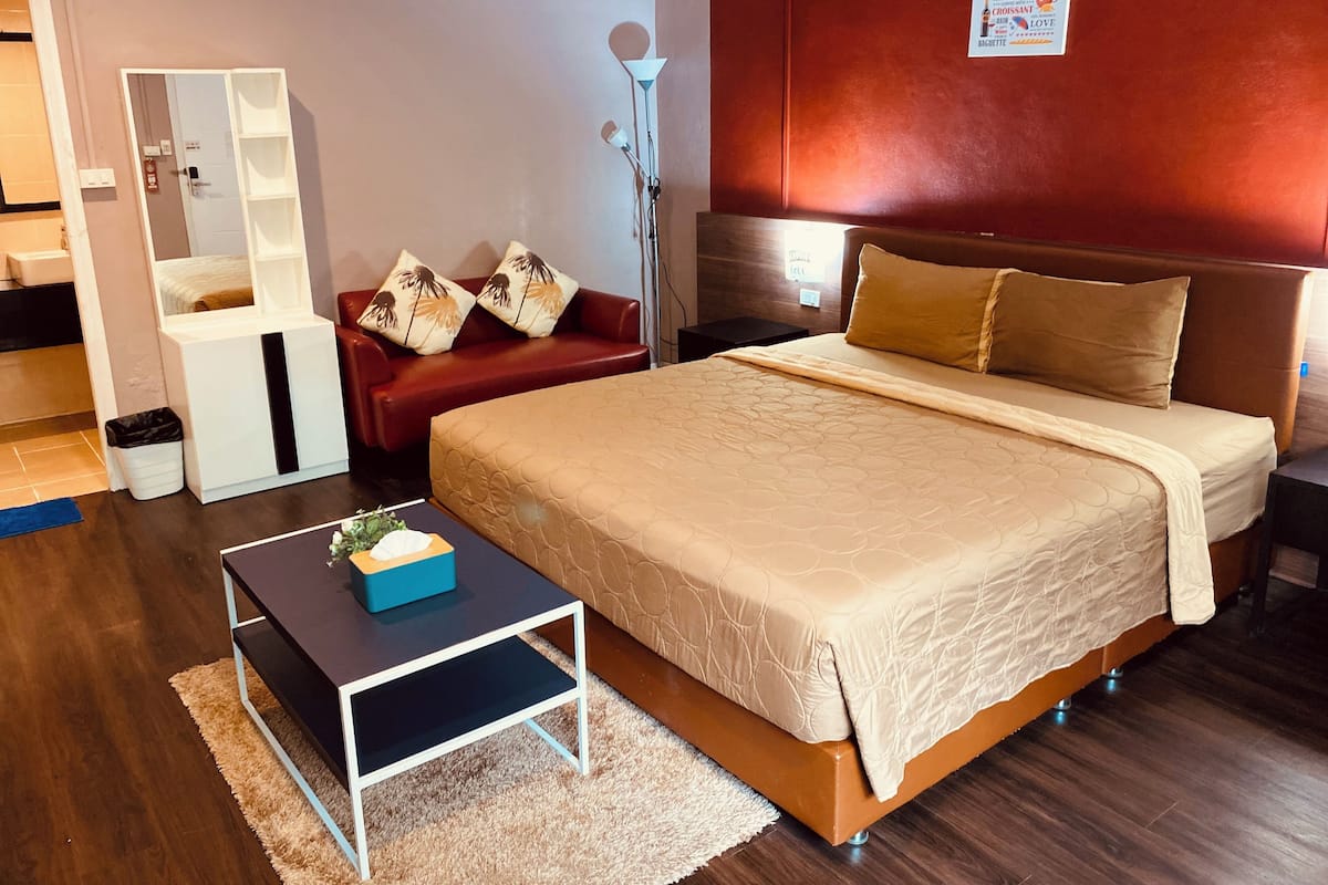 Individually decorated, desk, blackout curtains, free WiFi
