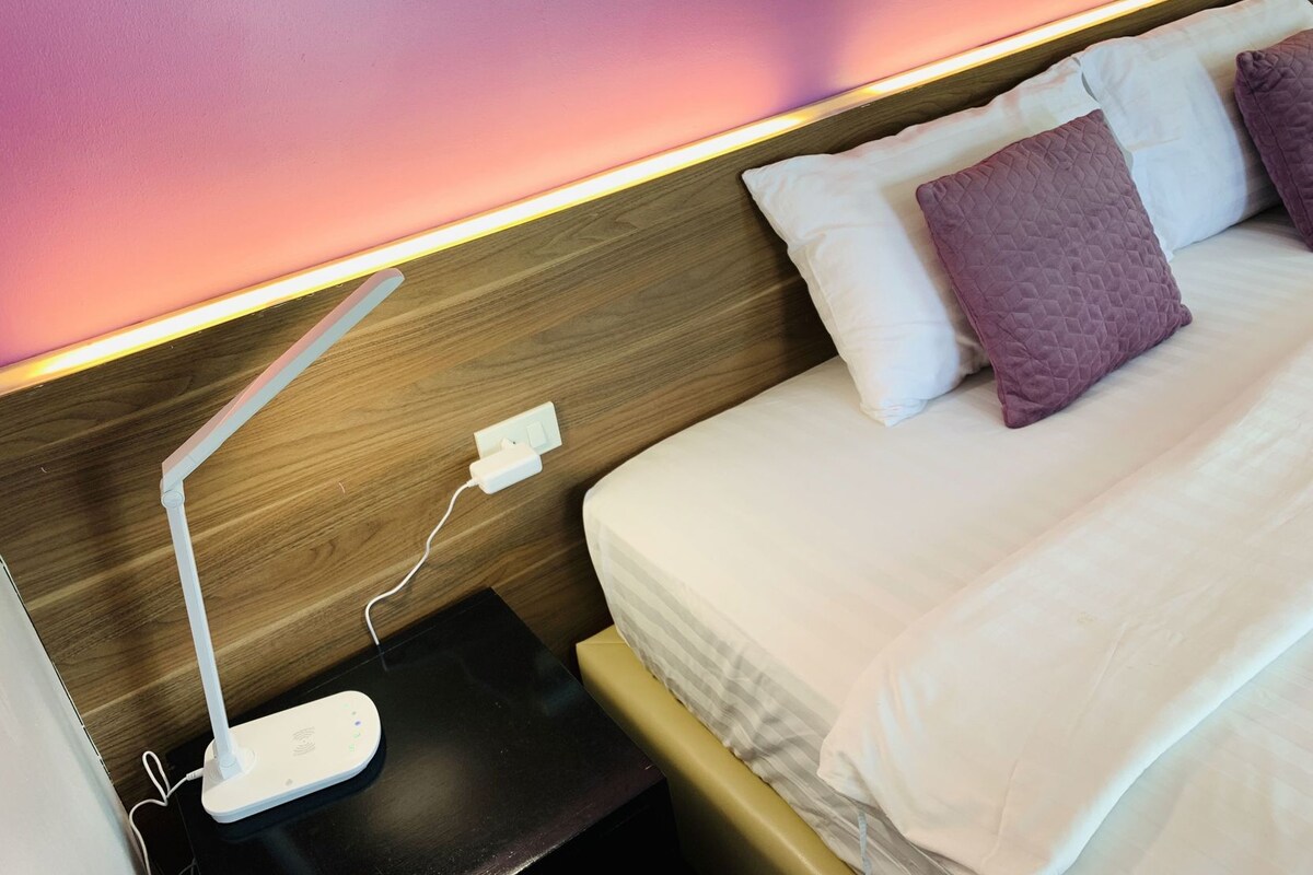 Schreibtisch, Verdunkelungsvorhänge, kostenloses WLAN
