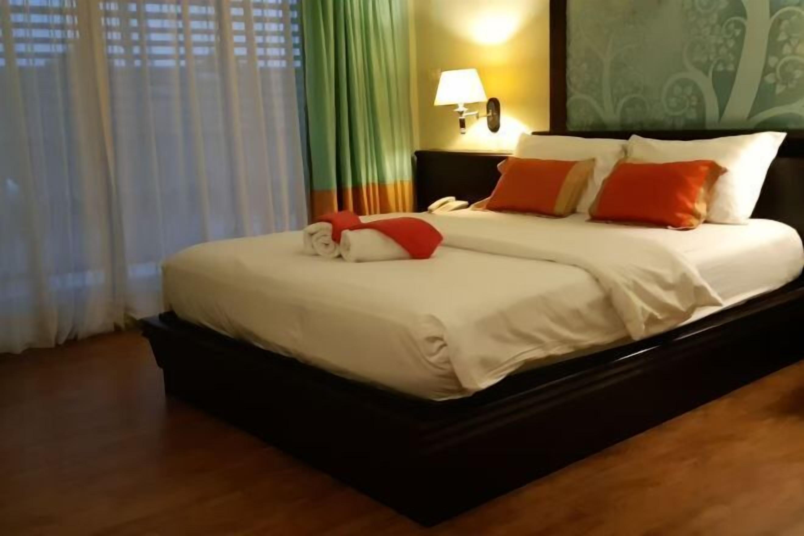 Minibar, in-room safe, individually furnished, desk