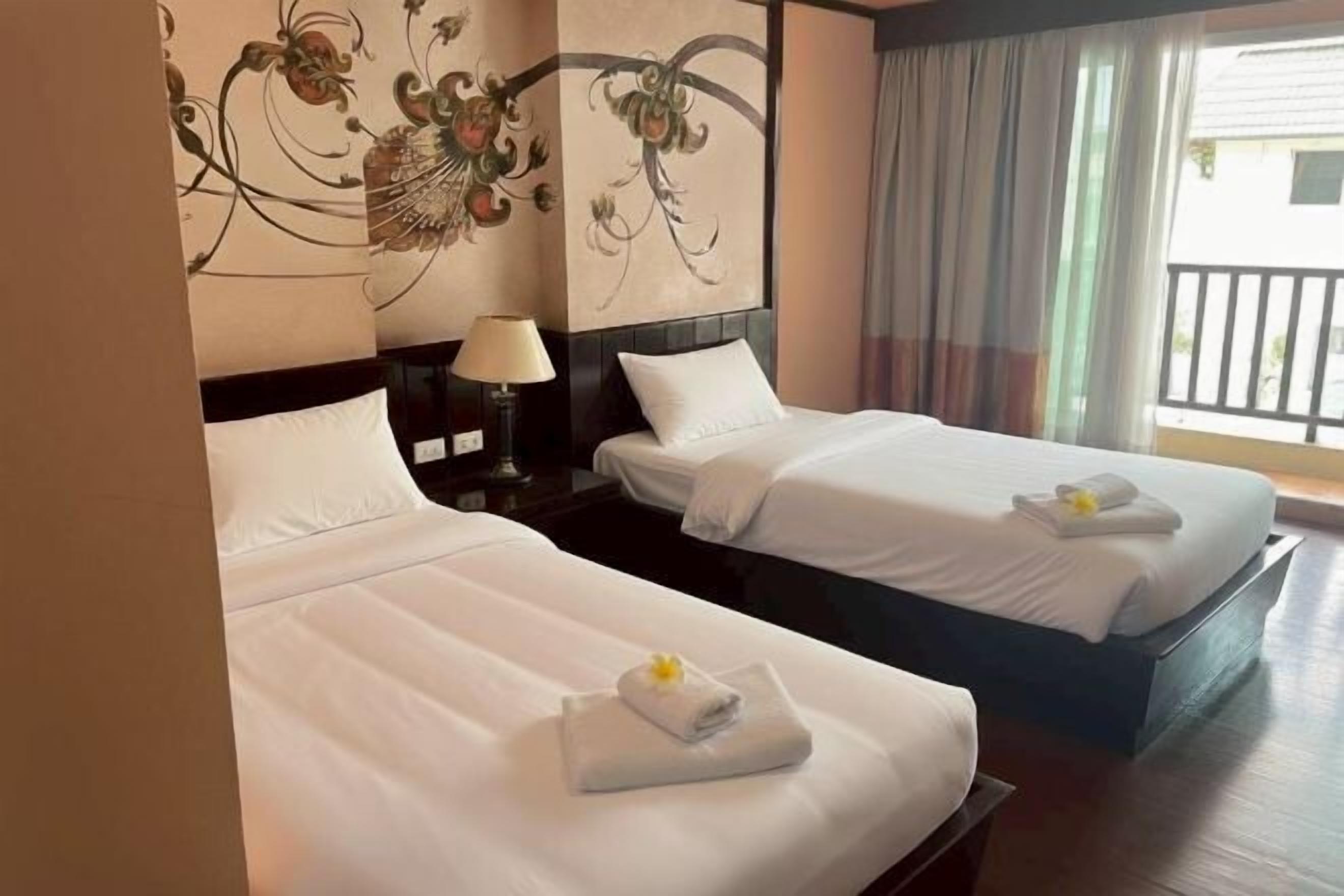 Minibar, caja de seguridad en la habitación y muebles diferentes 