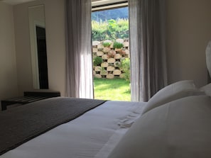 Quarto casal superior, varanda, no jardim | Roupas de cama de algodão egípcio, roupas de cama premium