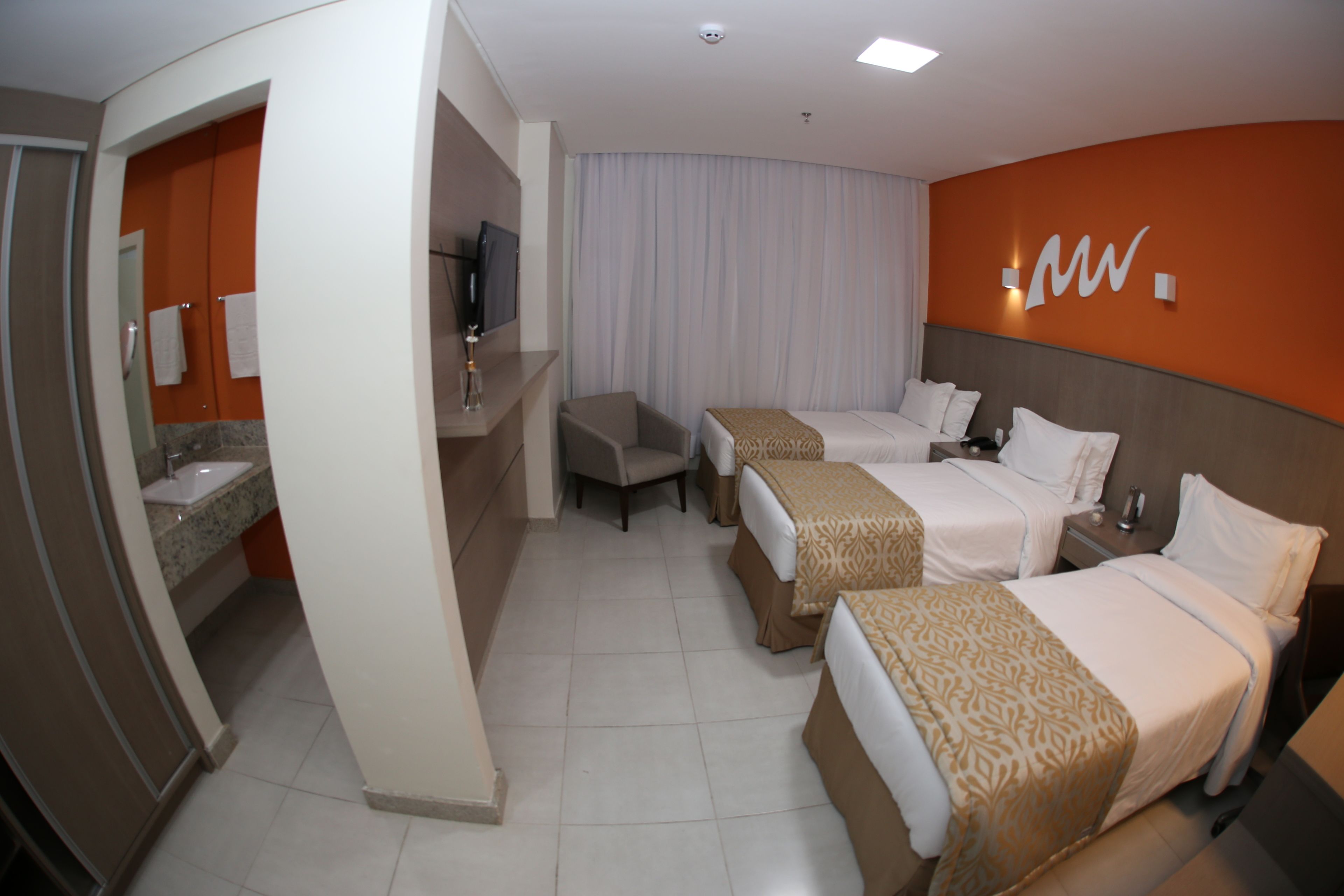 deluxe triple room | 1 bedroom, minibar, in-room safe, desk