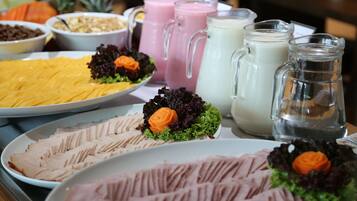 Free daily buffet breakfast