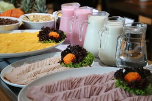 Free daily buffet breakfast