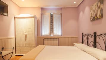 Habitación estándar doble, 1 cama doble | Cortinas opacas, wifi gratis, ropa de cama