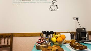 Free daily buffet breakfast