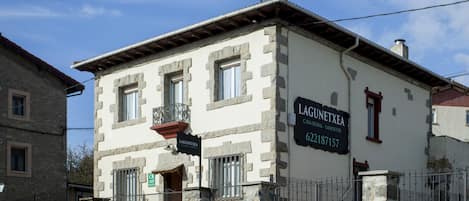 Majoituspaikan julkisivu