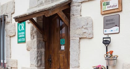 Casa Rural de Pobes Lagun Etxea