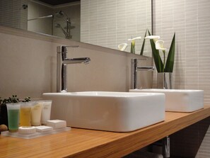 Superior Double Room, Bathtub, Mountain View | Bathroom