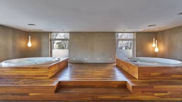 Un sauna, 2 salas de tratamiento, masajes