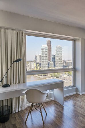 Premium bedding, down duvets, pillow-top beds, in-room safe - Almarena Madero Urbano Affiliated by Melia (Buenos Aires)