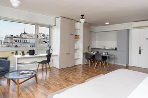 Premium bedding, down duvets, pillow-top beds, in-room safe - Almarena Madero Urbano Affiliated by Melia (Buenos Aires)