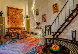 Suite (Jihane) | Decoración individual, mobiliario individual, escritorio