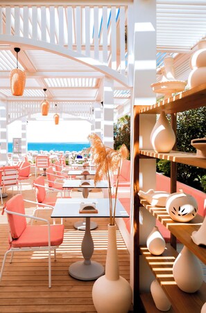 3 restaurants, breakfast, lunch, dinner served; seafood  - Oz Hotels SUI - All Inclusive (Alanya)