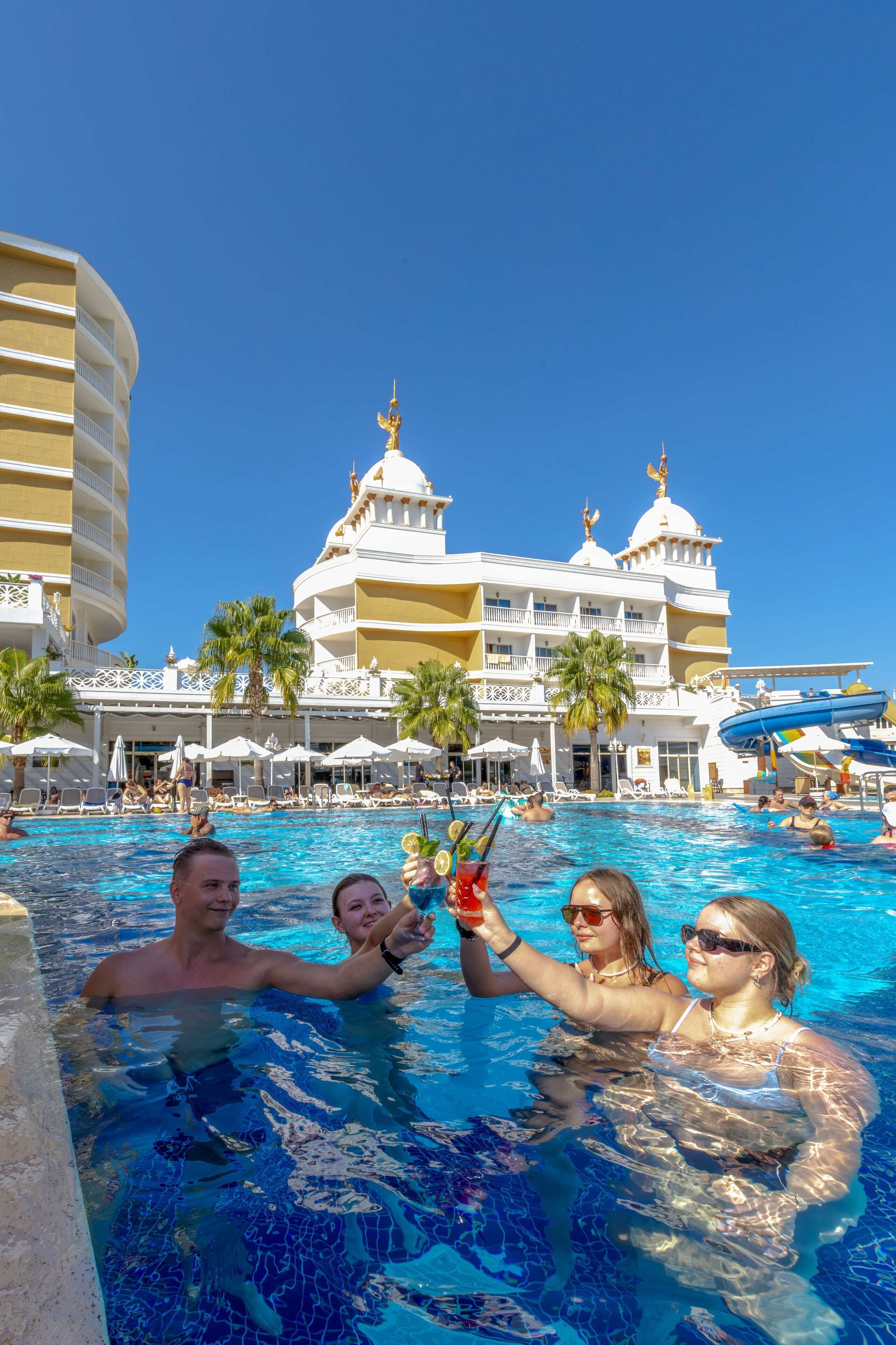 Piscine couverte, piscine extérieure, cabanons gratuits