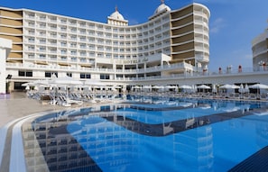 Indoor pool, outdoor pool, free pool cabanas, pool umbrellas - Oz Hotels SUI - All Inclusive (Alanya)