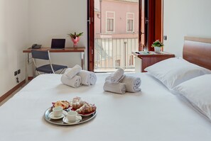 Schreibtisch, kostenloses WLAN, Bettwäsche