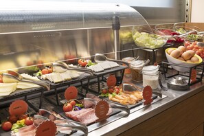 Petit déjeuner buffet (24.95 EUR par personne)