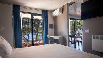 2 bedrooms, desk, laptop workspace, free WiFi