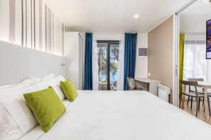 Deluxe Mobile Home, 2 Bedrooms, Terrace, Sea View | 2 bedrooms, desk, laptop workspace, free WiFi - Arena Stoja Camping Homes (Pula)