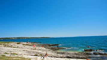 Trên bãi biển, lặn có bình dưỡng khí, lặn với ống thở