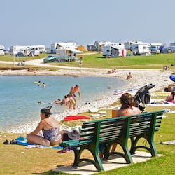 Sulla spiaggia, snorkeling, windsurf, kayak
