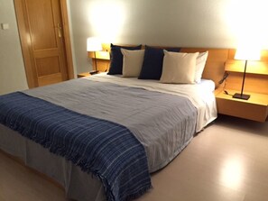 Chalet, 6 Bedrooms (6 double beds + 8 single beds)