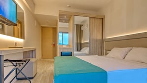 Habitación estándar | Artículos del minibar gratis, escritorio y insonorización 